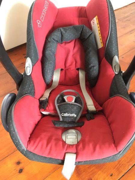 Car Seat: Maxi Cosi