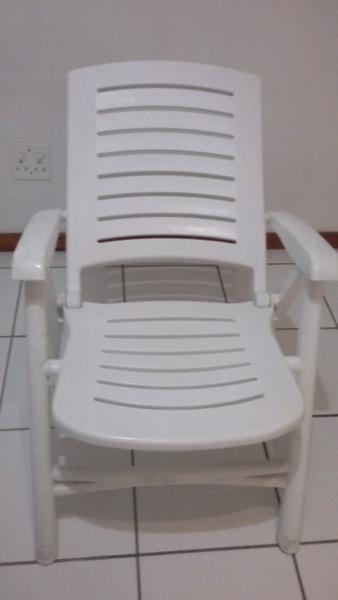 Folding outdoor chair