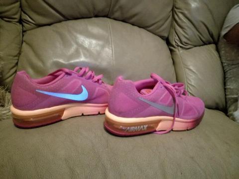 Size 5 Nike Airmax