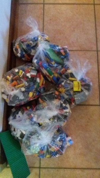 HUGE BUNDLE OF LEGO