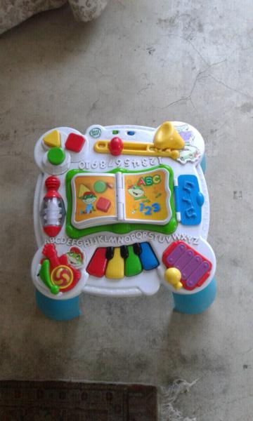 Leapfrog learn and groove musical table