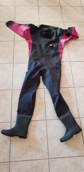Dry suit for scuba diving