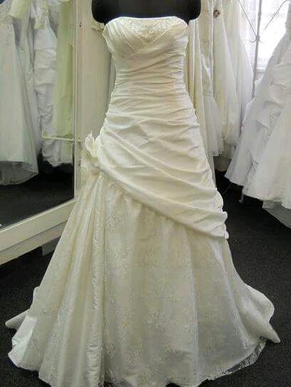 wedding Dresses For Hire on Discount now