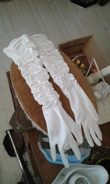 Vintage White elbow length wedding gloves