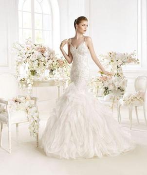 Excellent Condition - Beautiful 2014 Pronovias Parnella Wedding Dress for Sale