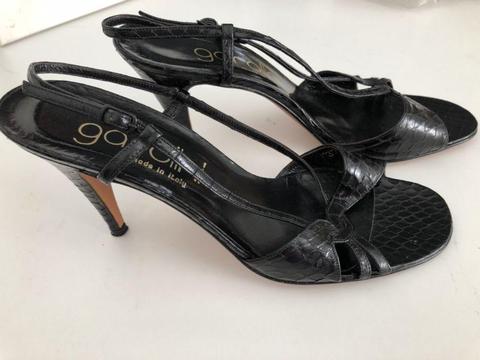 Gorgeous Imported Italian Leather Heels (Size 4.5)