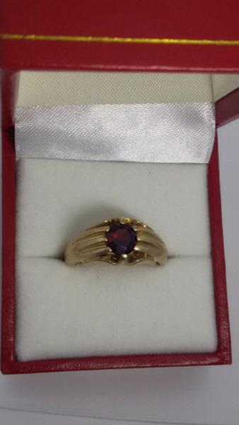 Sale! Sale! 1989 Sheffield 9ct Gold Garnet Ring