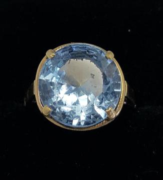 Vintage 9ct Gold and Genuine Topaz ring