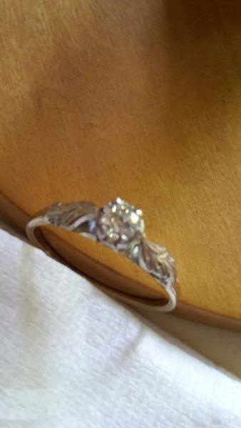 Stunning 18Crt Diamond Gold wedding Ring. ...Exquisite