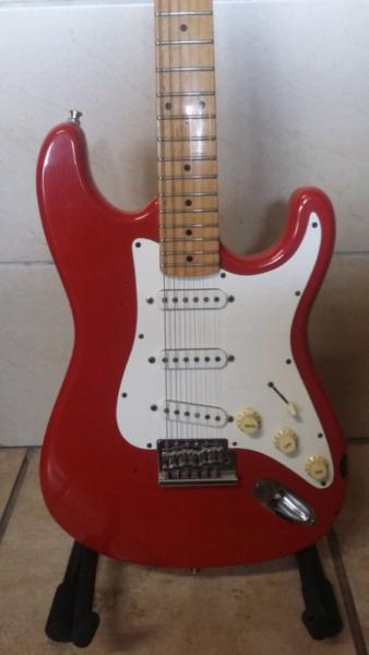 Hondo stratocaster H76 Fiesta Red SSS Vintage era electric guitar