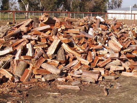 We supply all type of fire wood (O81) 561-2827