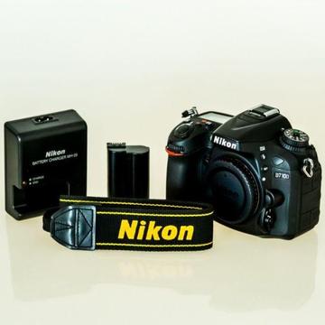Immaculate 24MP Nikon D7100 Semi-Pro DSLR at Bargain Price