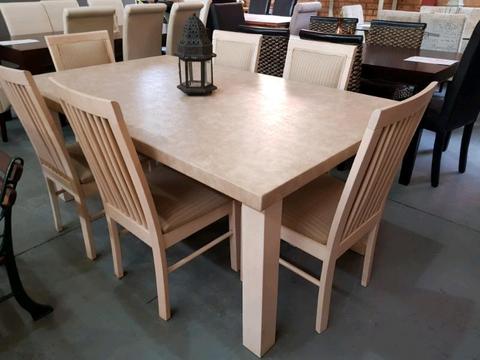 Dining suite 6 seater in excellent condition R 6500