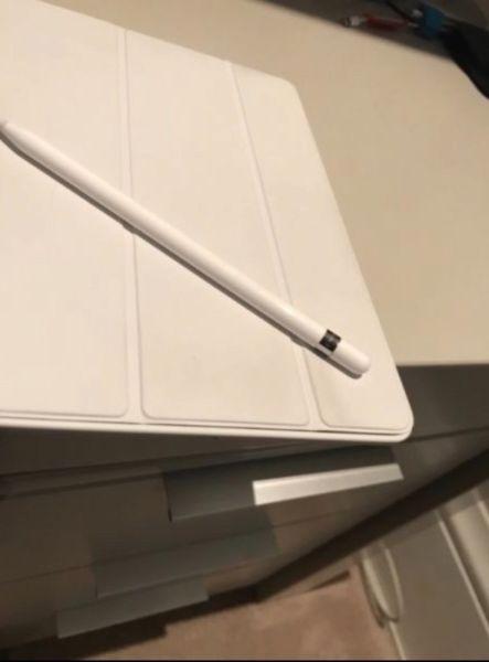 iPad Pro 9.7” 256GB Silver with Apple Pencil - Good as New!!! With all Boxes
