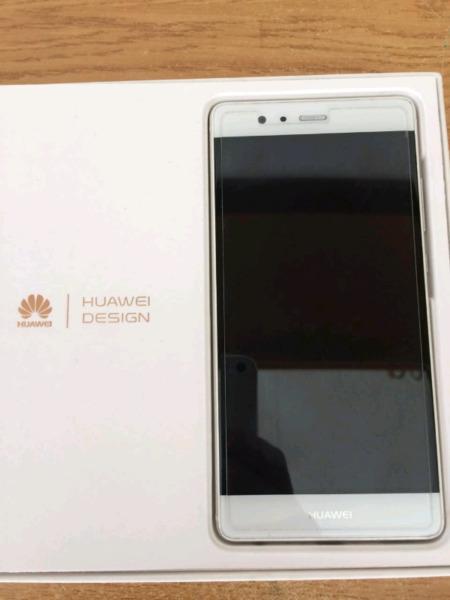 IPhone SE 16GB & Huawei P9 (Big) Bundle