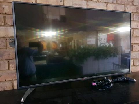 LG 42inch flat screen TV in excellent condition R
