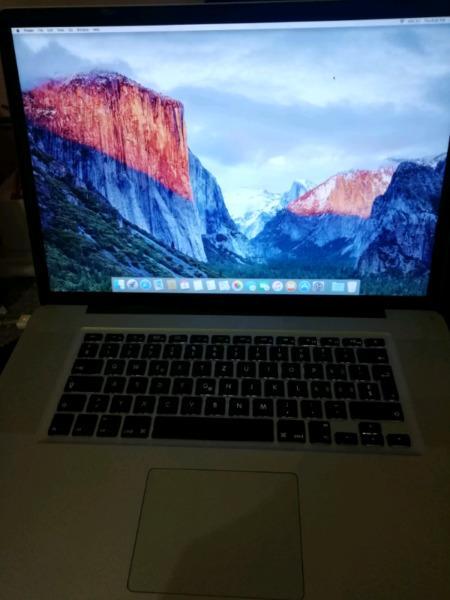 Macbook pro Core i7 17 inches