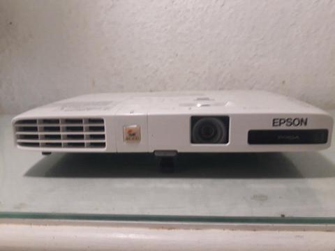 EPSON eb-1775w PROJECTOR FOR R3500
