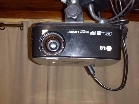 LG ULTRA HD PROJECTOR WITH REMOTE AND BAG-STILL IN BRAND NEW CONDITION