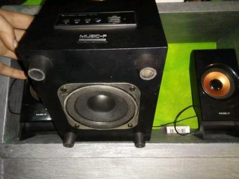 Music F speaker set