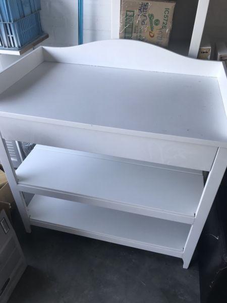Compactum with drawer