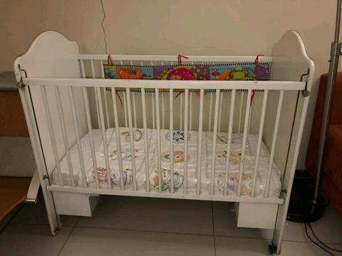 Baby solid wooden cot