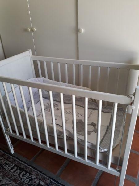 White wooden cot