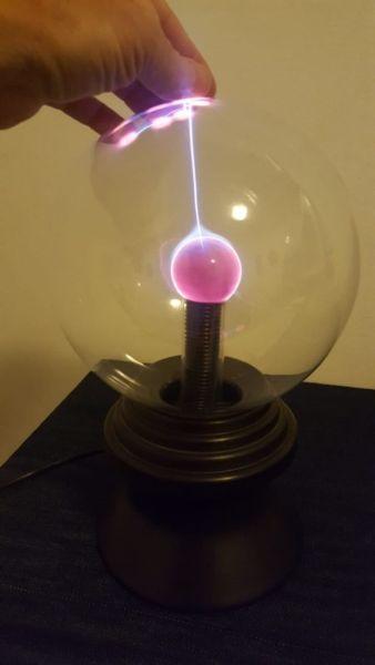 Plasma globe lamp