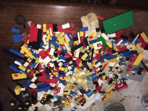 Lot of LEGO Approx. 600 pieces R 500.00