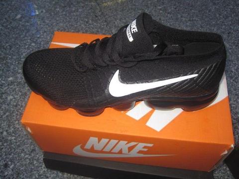 Nike Vapourmax Black UK 4 / 5 / 6 / 7 / 9 / 10