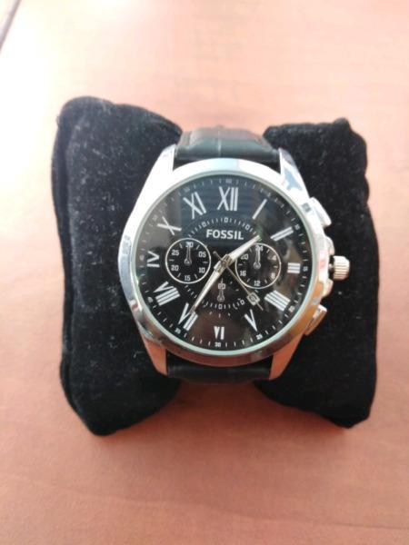 FOSSIL LEATHER WATCH BRAND NEW