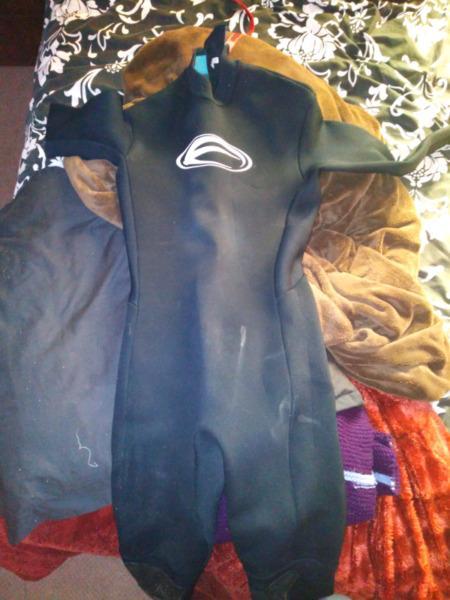 Wetsuit for sale - R 350