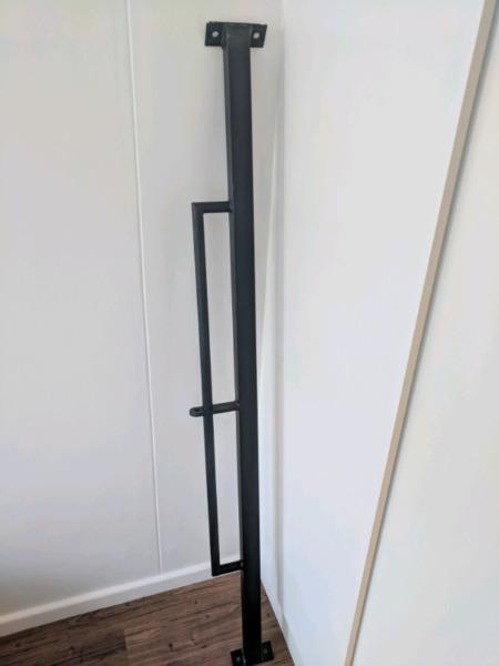 Sturdy pull-up bar