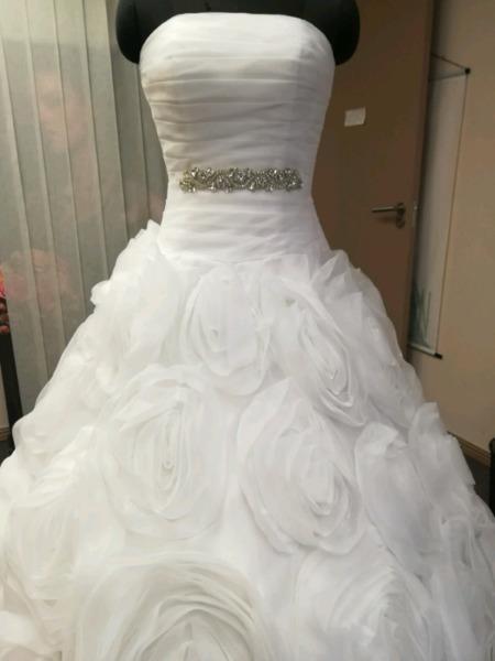 Wedding Dresses on Hire discount R2000