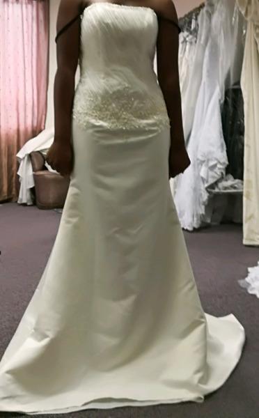 Wedding Dresses On Sale R1200