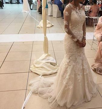 Pre-Loved Lace Ivory Wedding Gown