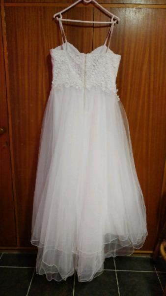 Wedding dress for sale - R2000