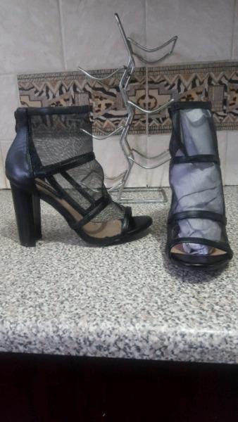 Ladies Brand New Block Heel
