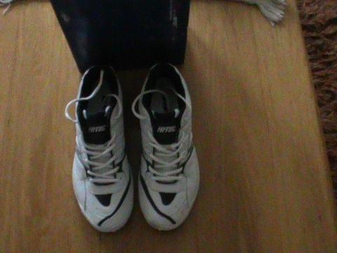 NEW TENNIS SHOES FOR SALE SIZE 9