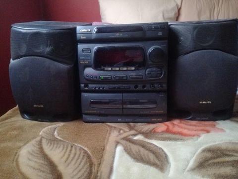 Hi im selling my hifi works 100% selling because I don't use it anymore