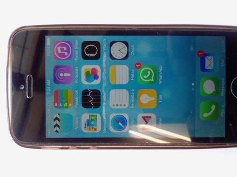 iPhone 5 good working condition R1800