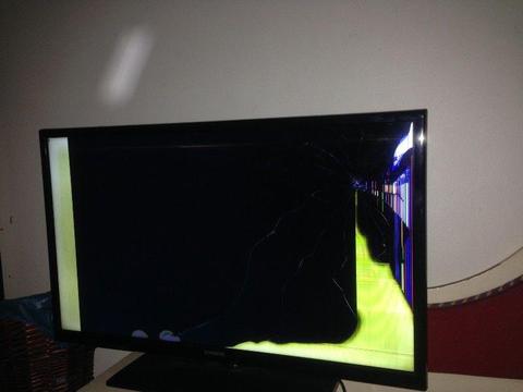 Cracked Samsung 32 inch led tv for sale