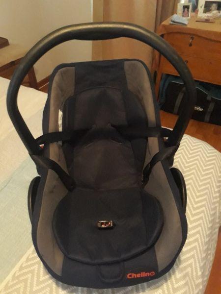 Chelino carrier/car seat