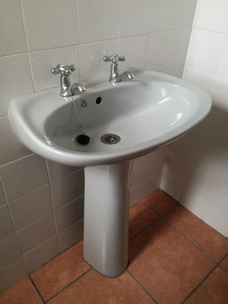 Sanware- basin with taps