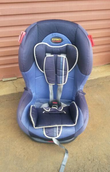 Safeway Voyager car seat for sale. Suitable for 9 - 25kg. Like new!