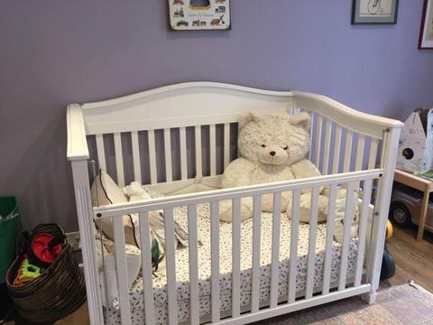 Toddler white wood bed in perfect condition!