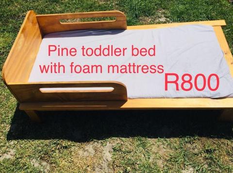 Stylish Pine toddler bed and matress