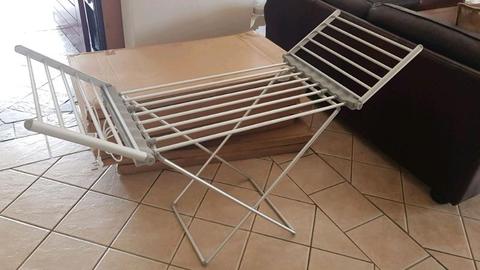 Heated clothes drying rack