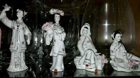 Set of 4 porcelain dolls