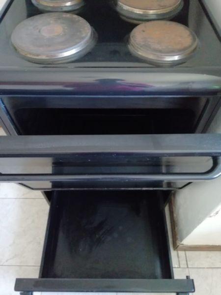 Defy 4 plate stove FOR SALE R1500